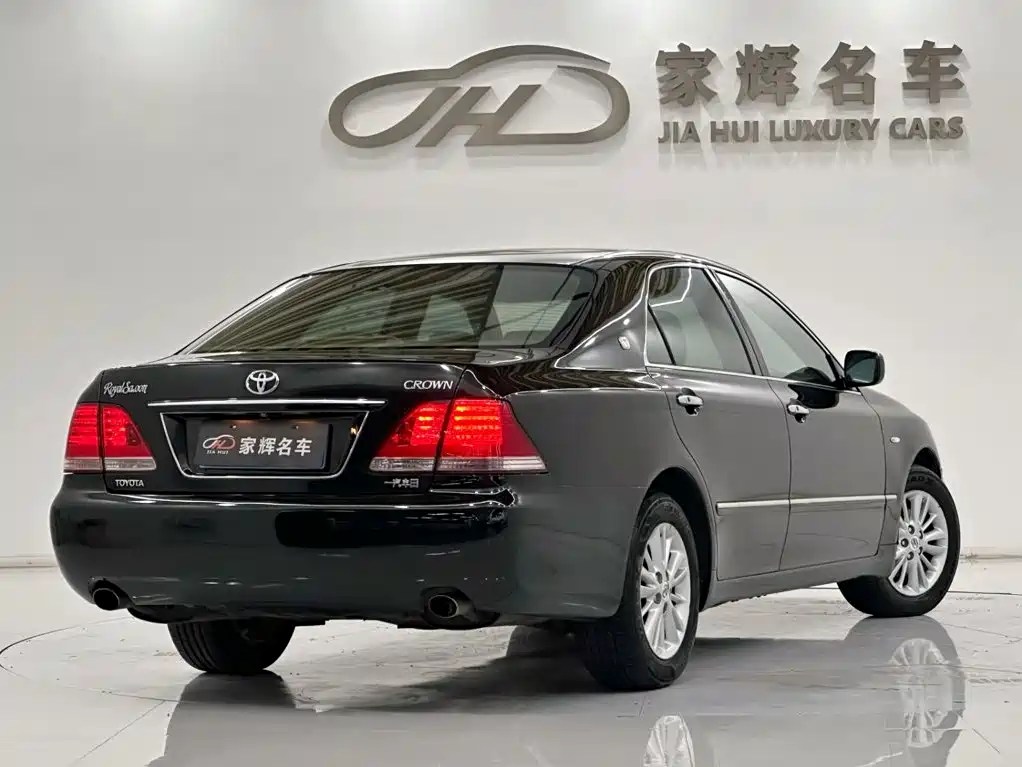 Toyota Crown — миниатюра 7