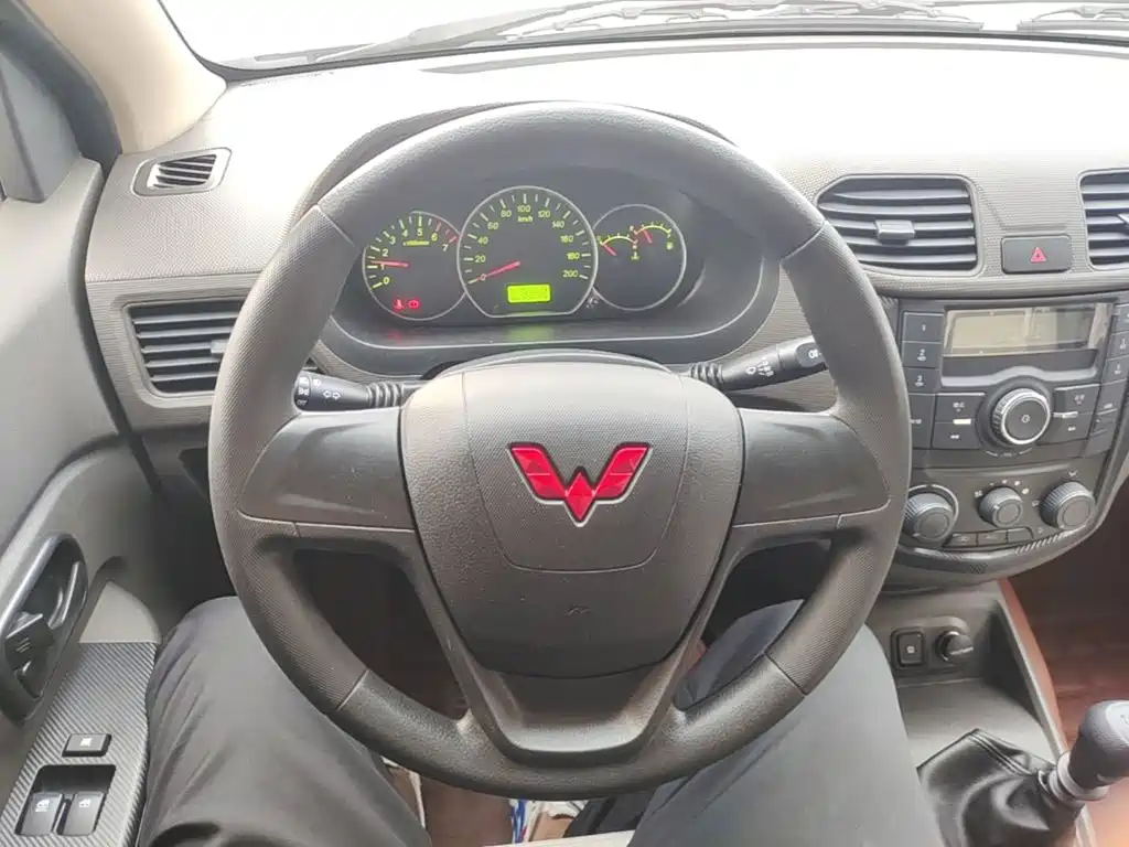 Wuling Hongguang — миниатюра 11