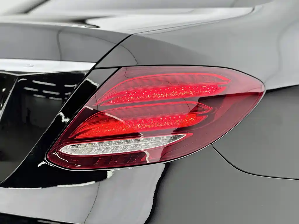 Mercedes-Benz E-Class — миниатюра 9