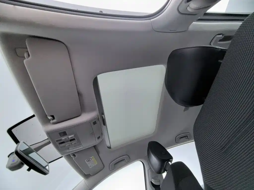 Volkswagen Golf EV — миниатюра 14