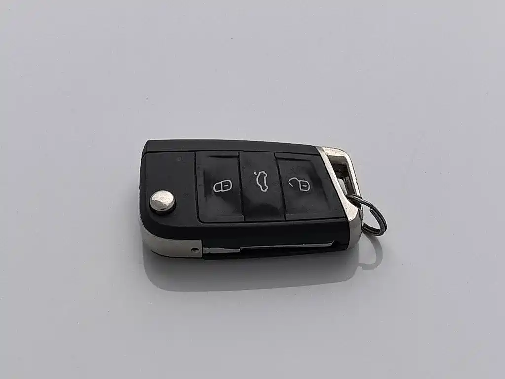 Volkswagen Golf EV — миниатюра 19