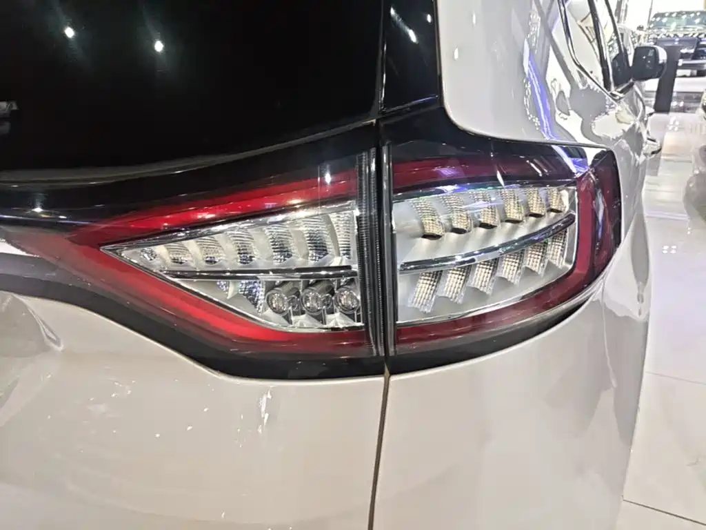 Ford Edge — миниатюра 8