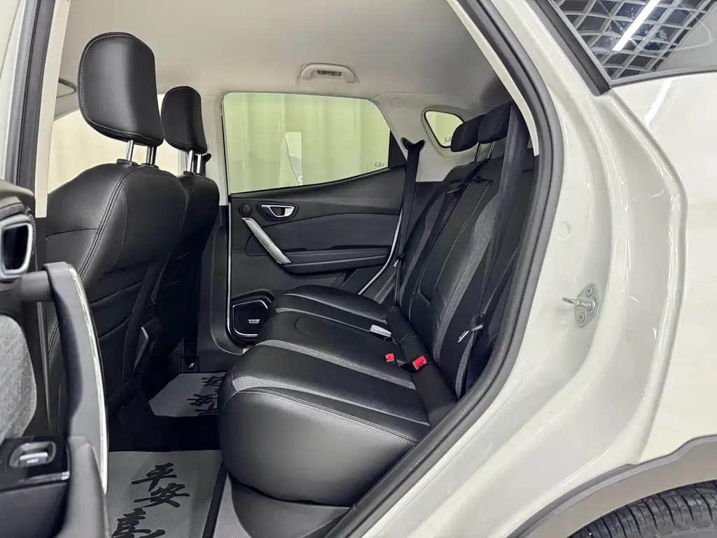 BAIC EX3 — миниатюра 5