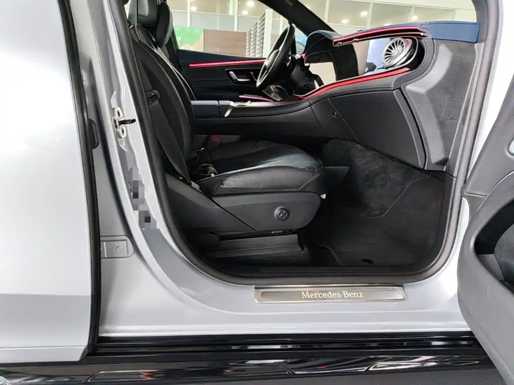 Mercedes-Benz EQS SUV — миниатюра 9