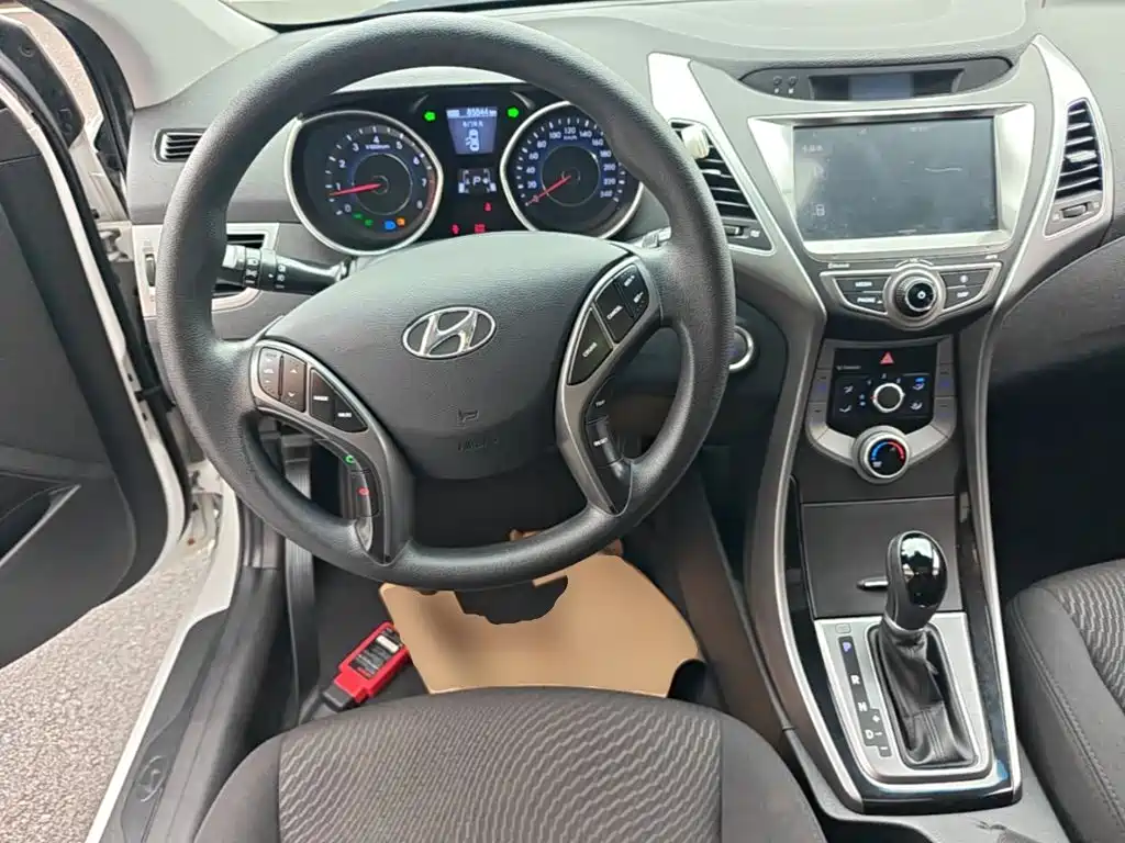 Hyundai Elantra Langdong — миниатюра 11