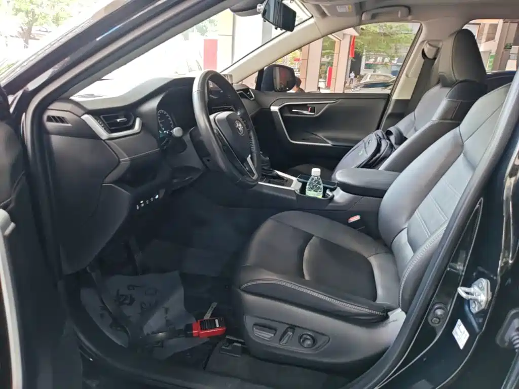 Toyota RAV4 — миниатюра 15