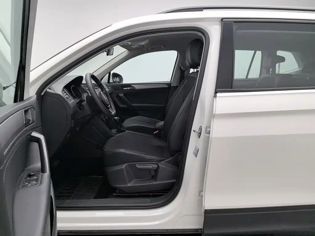 Volkswagen Tiguan L — миниатюра 10