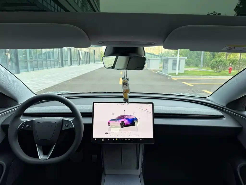 Tesla Model 3 — миниатюра 11