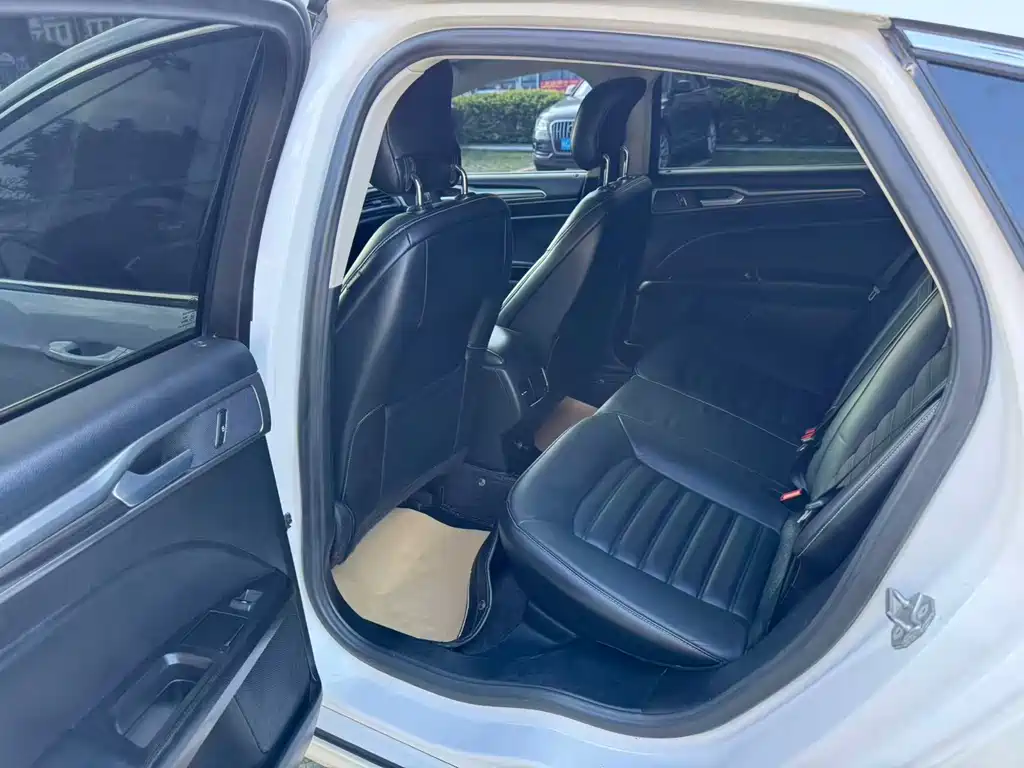 Ford Mondeo — миниатюра 10