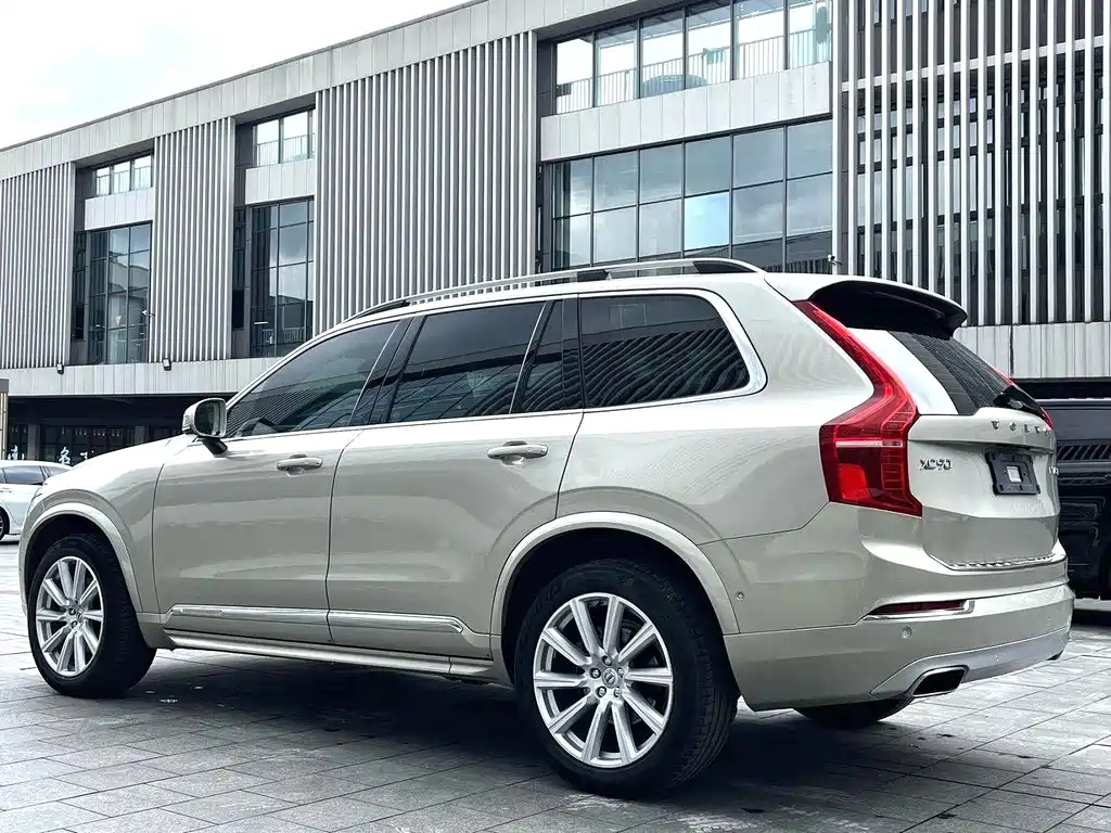 Volvo XC90 — миниатюра 10