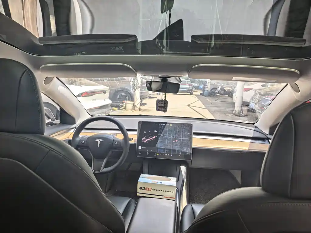 Tesla Model 3 — миниатюра 8