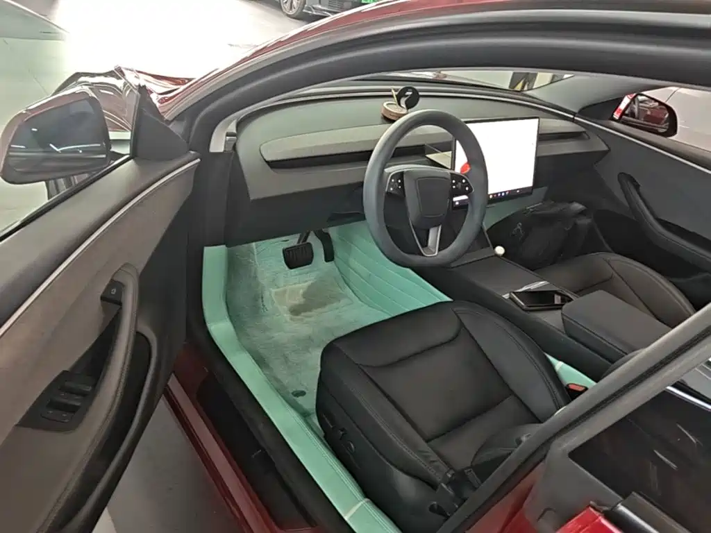 Tesla Model 3 — миниатюра 16