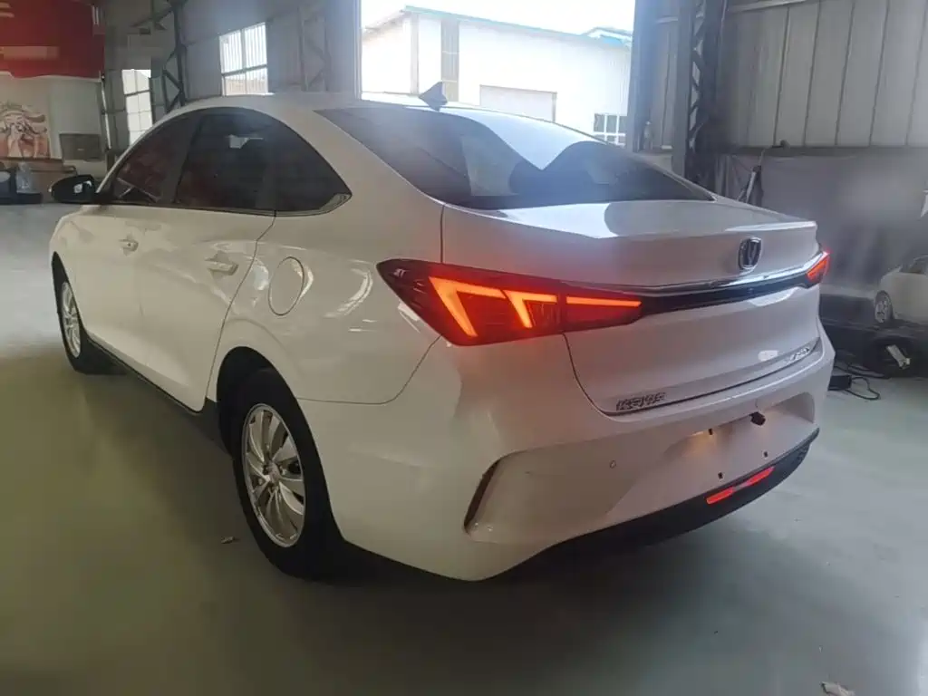 Changan Eado New Energy — миниатюра 5