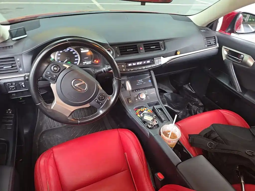 Lexus CT — миниатюра 15