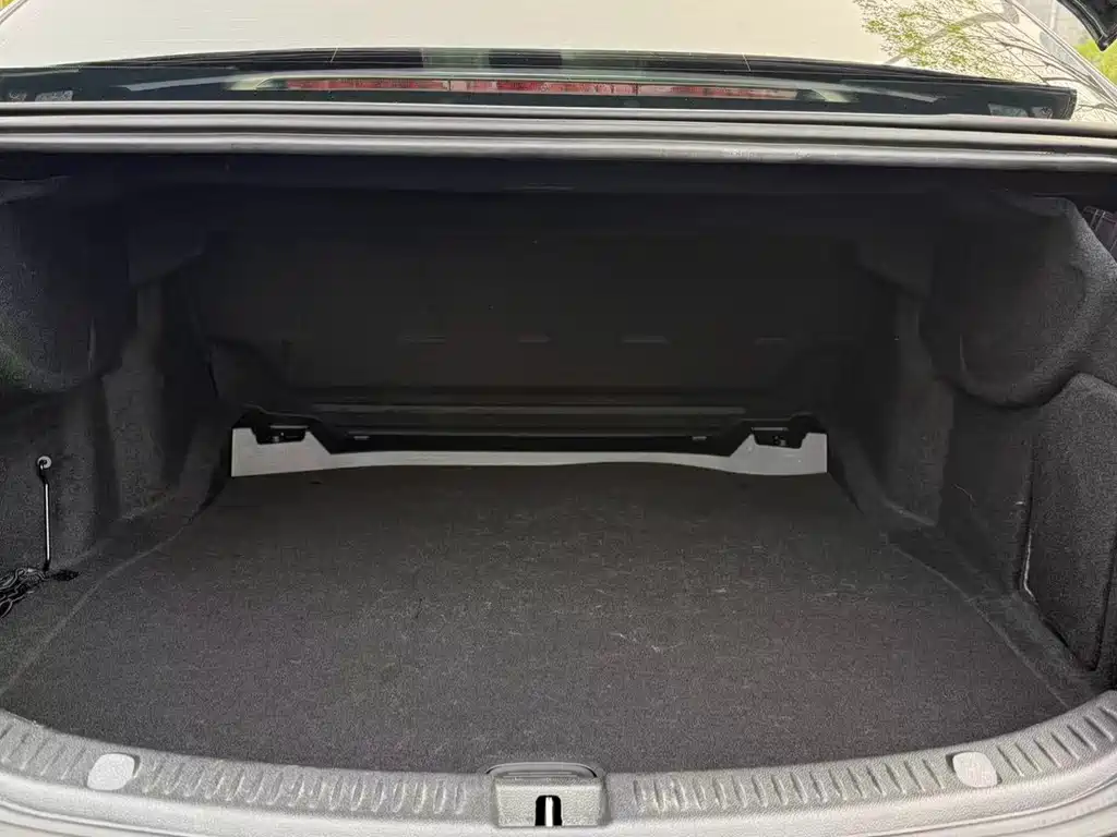 Mercedes-Benz E-Class — миниатюра 26