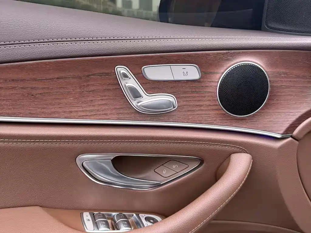 Mercedes-Benz E-Class — миниатюра 29