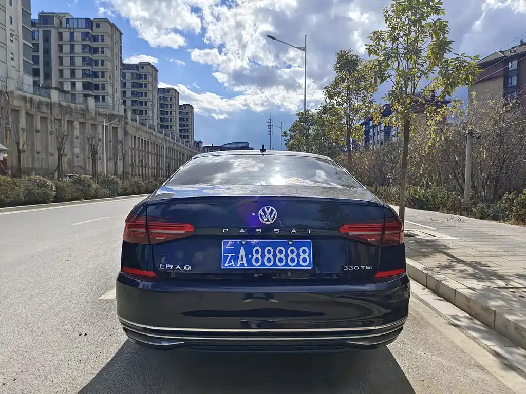 VOLKSWAGEN PASSAT