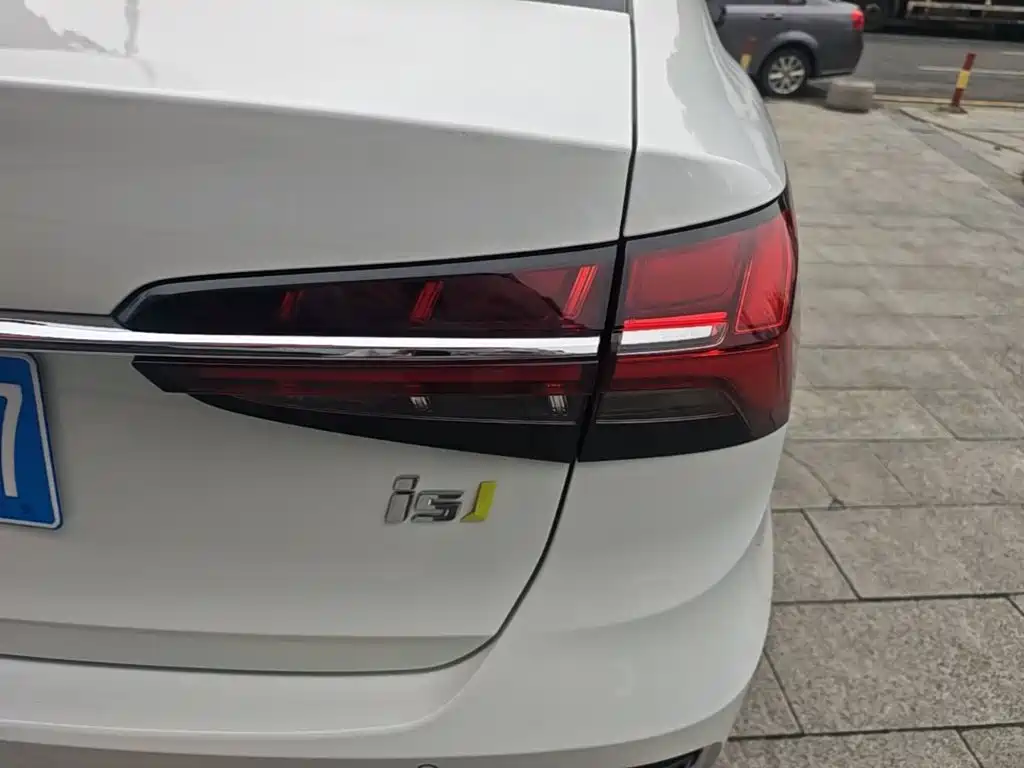 Roewe i5 — миниатюра 8