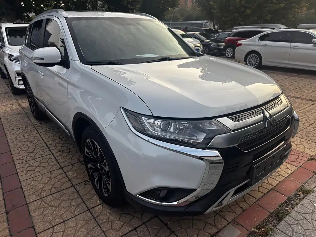 Mitsubishi Outlander — миниатюра 3