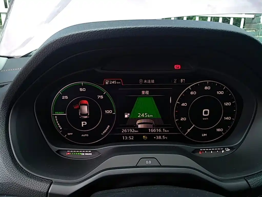 Audi Q2L e-tron — миниатюра 12