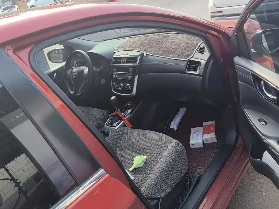 Nissan Tiida — миниатюра 8