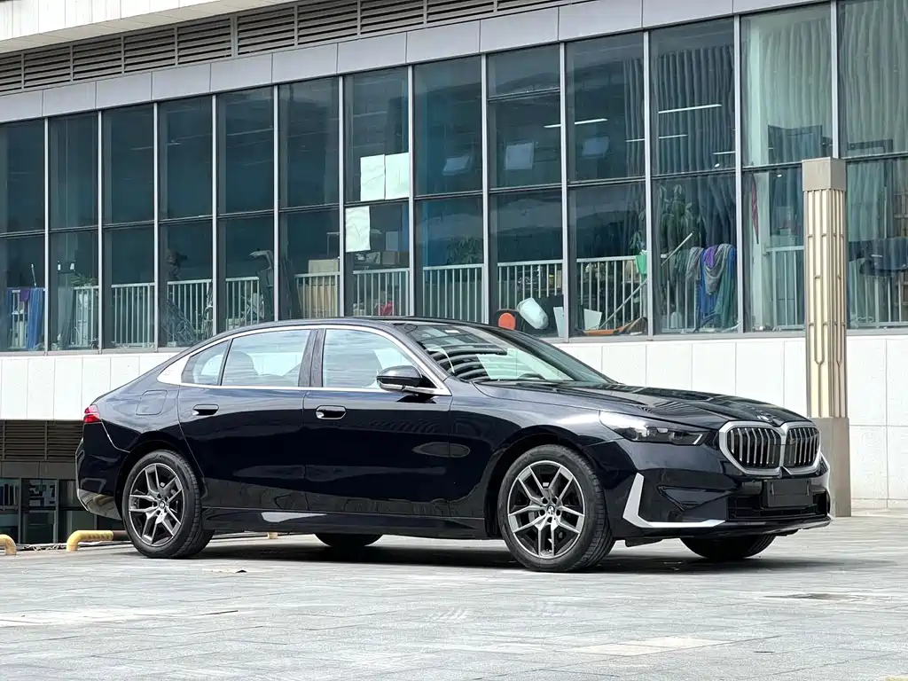 BMW 5 Series — миниатюра 2