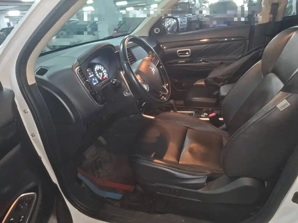 Mitsubishi Outlander — миниатюра 15