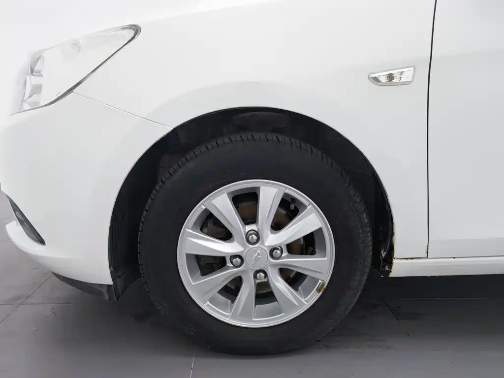 Chevrolet Sail — миниатюра 17