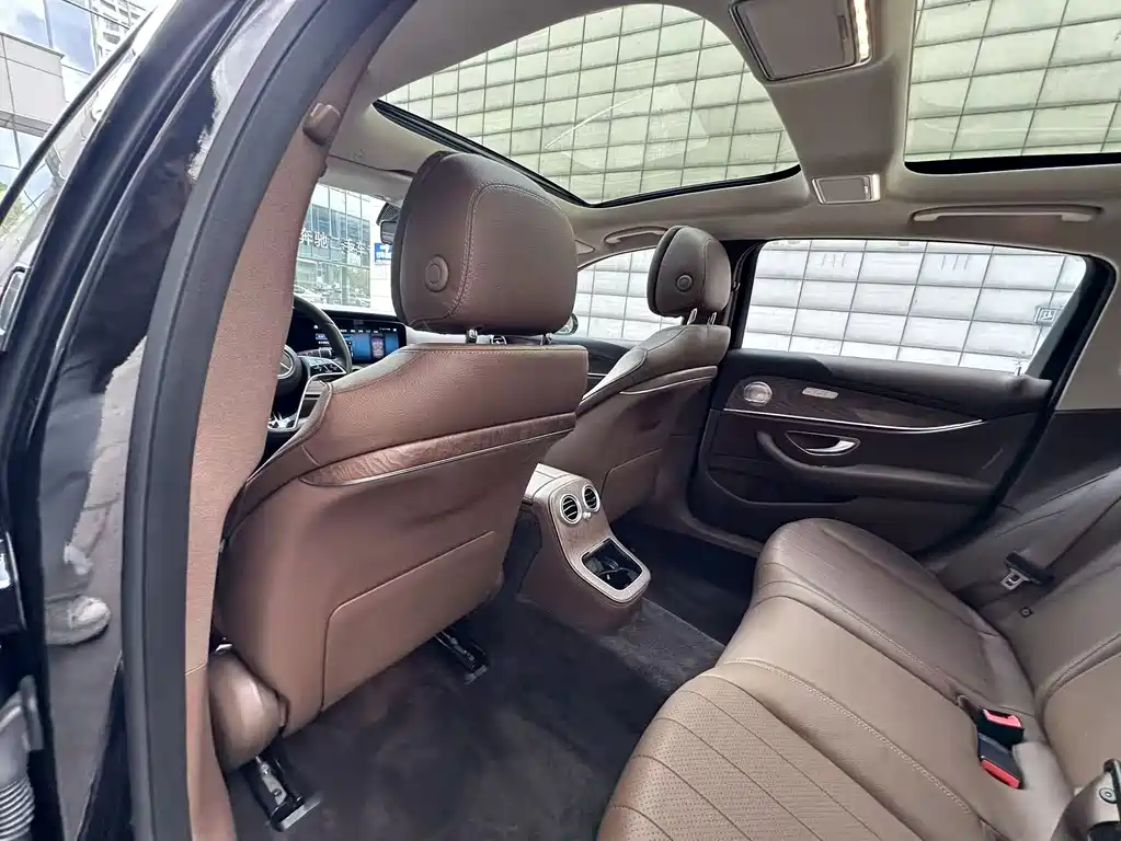 Mercedes-Benz E-Class — миниатюра 18