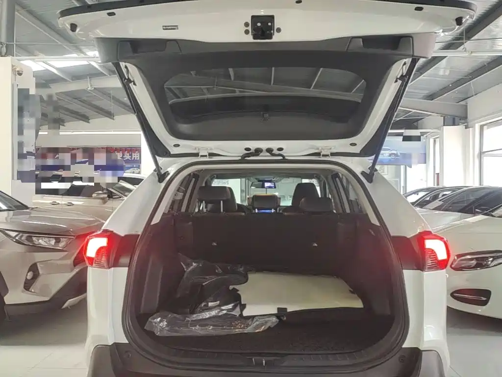 Toyota RAV4 — миниатюра 19