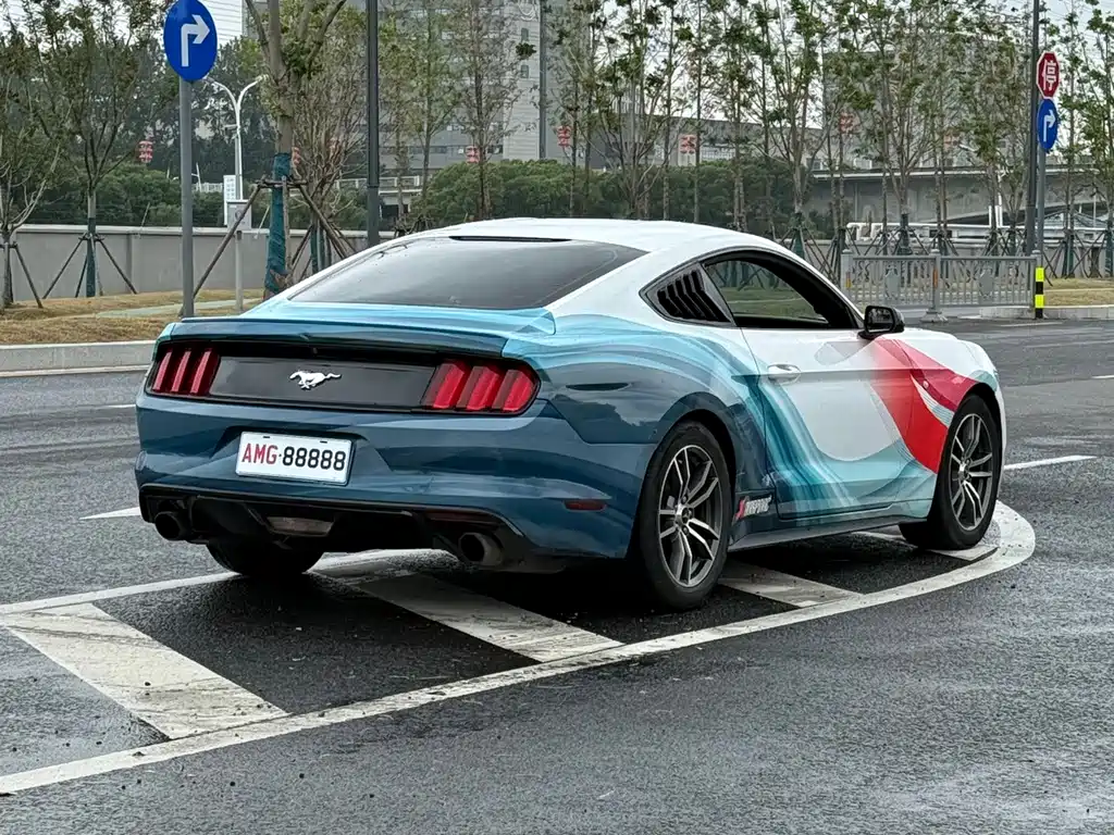 Ford Mustang — миниатюра 8