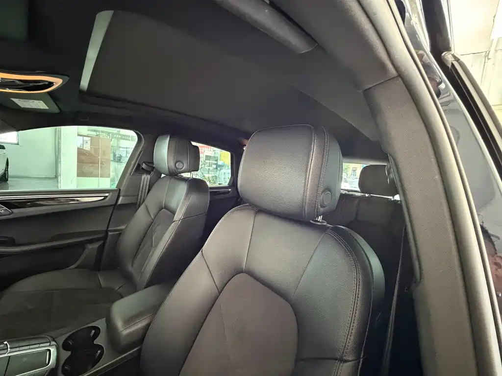 Porsche Macan — миниатюра 7