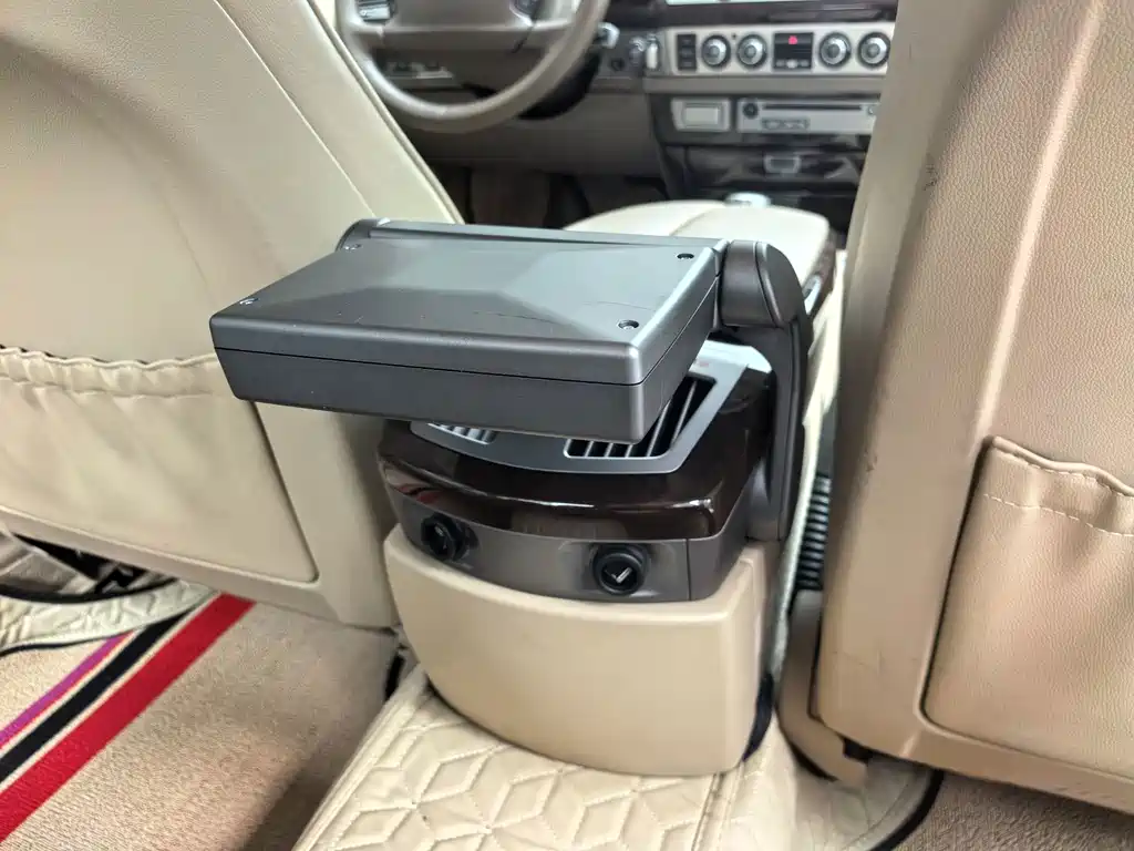 BMW 7 Series — миниатюра 13