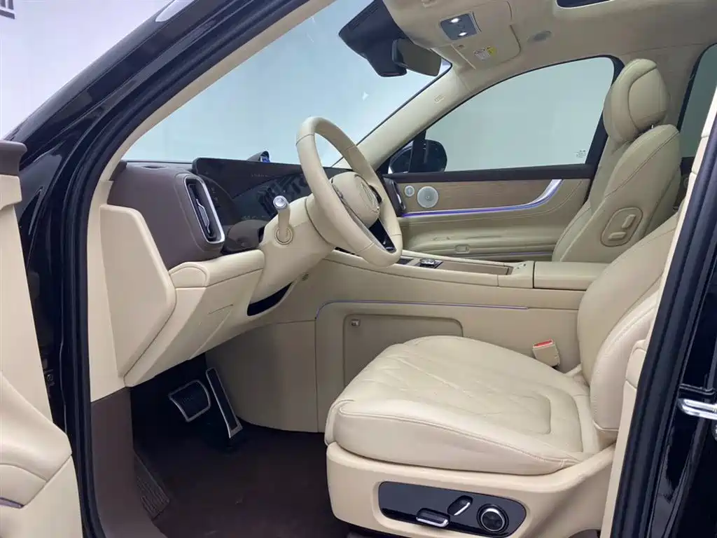 AITO ASK THE WORLD M9