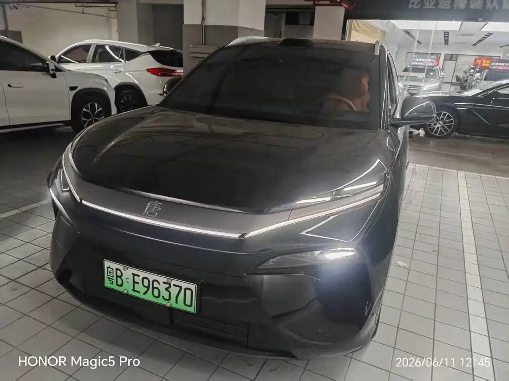 BYD Tang L