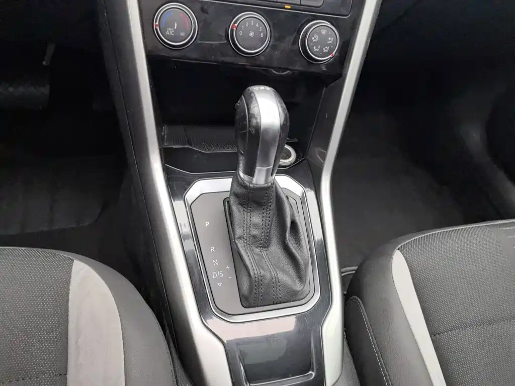 Volkswagen T-Roc — миниатюра 13