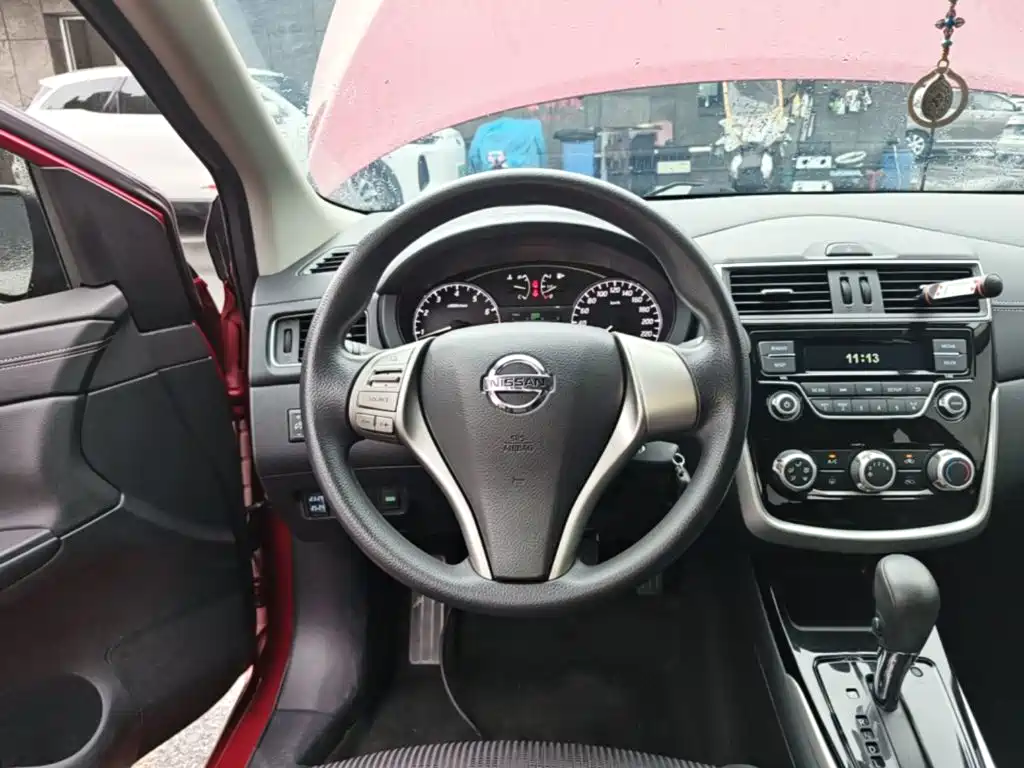 Nissan Tiida — миниатюра 11