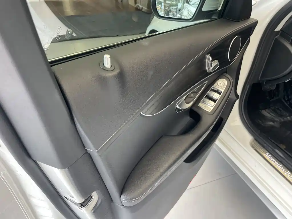 Mercedes-Benz C-Class — миниатюра 5