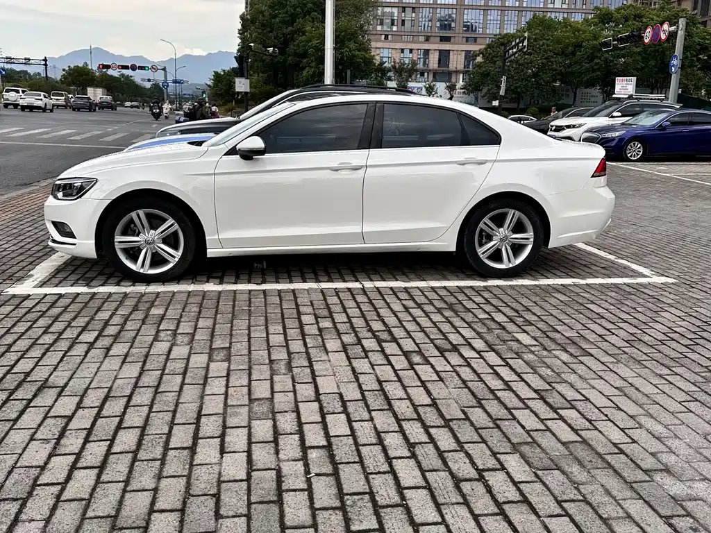 Volkswagen Lamando 330TSI DSG Comfort Edition, фото 2