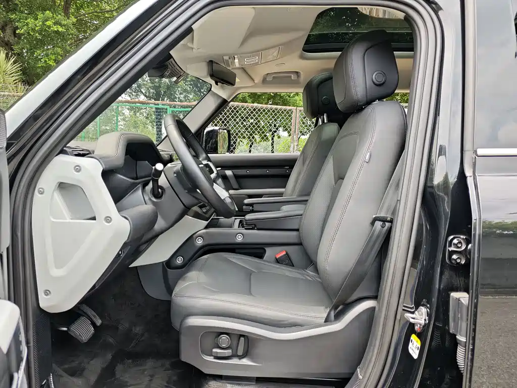 Land Rover Defender — миниатюра 5