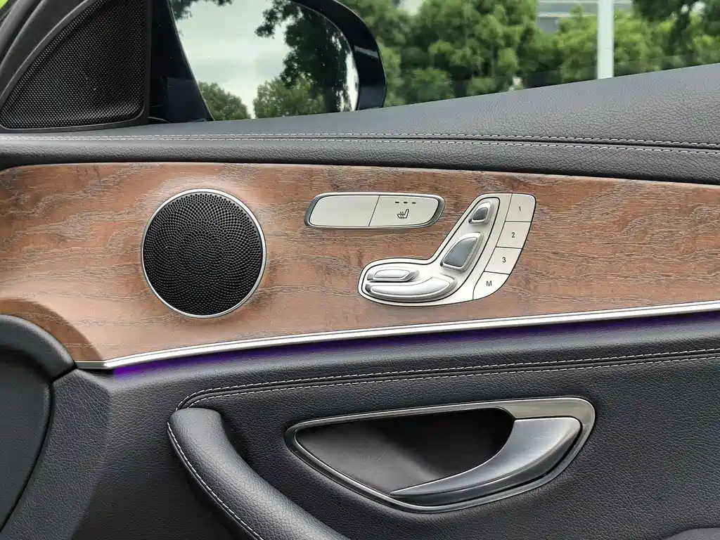 Mercedes-Benz E-Class — миниатюра 18