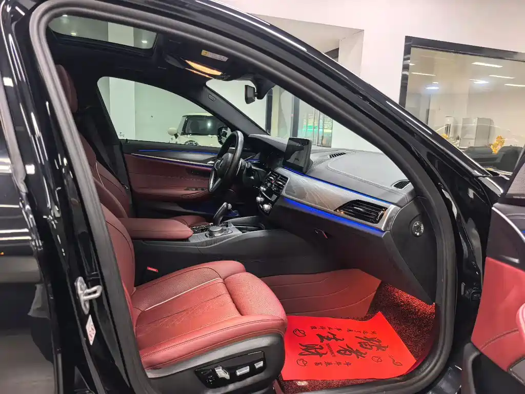 BMW 5 Series — миниатюра 11