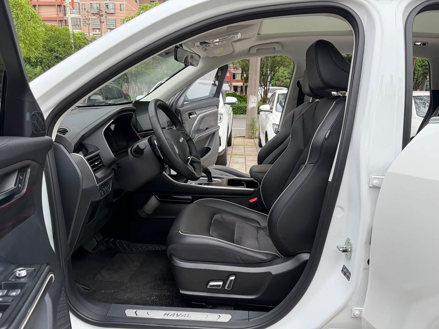 Haval Haval H6 1.5 л 2024 г. Белый, пробег 50000 км