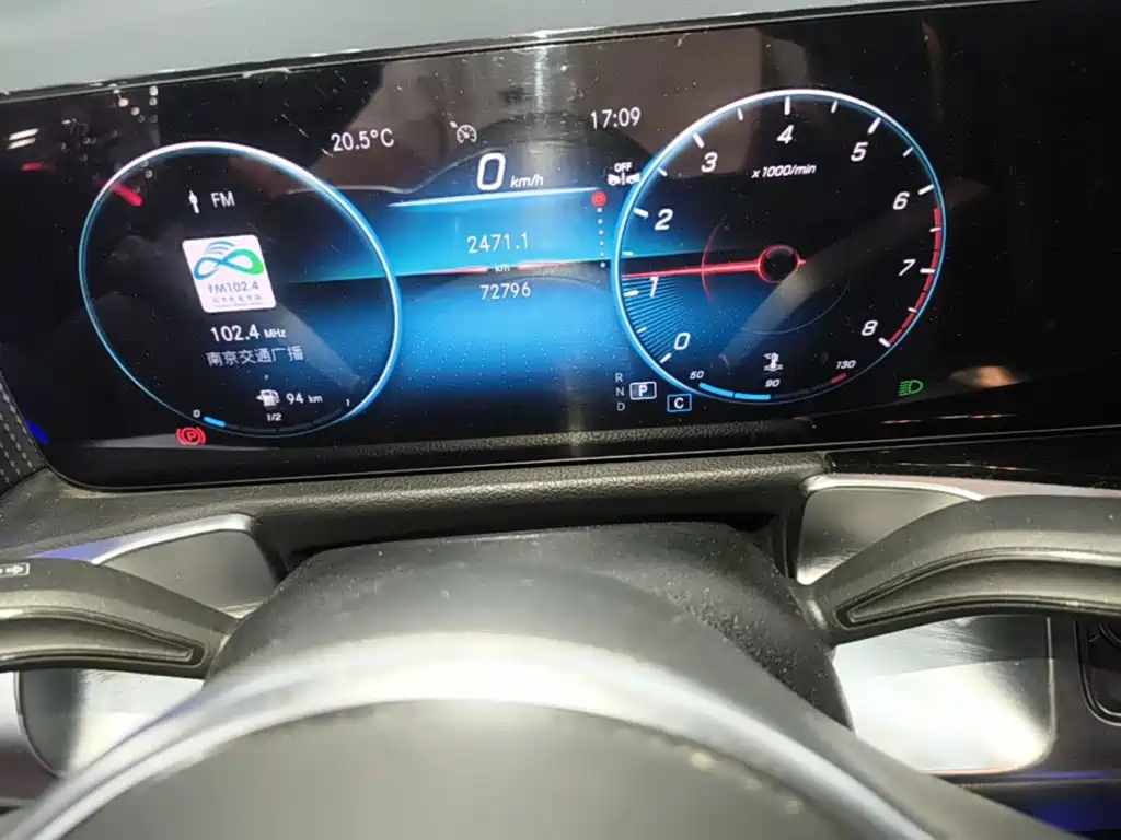 Mercedes-Benz GLB — миниатюра 12