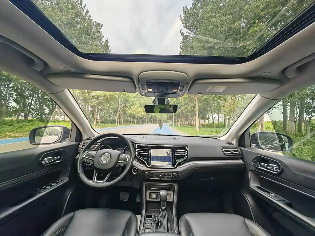 Jeep Grand Commander — миниатюра 8