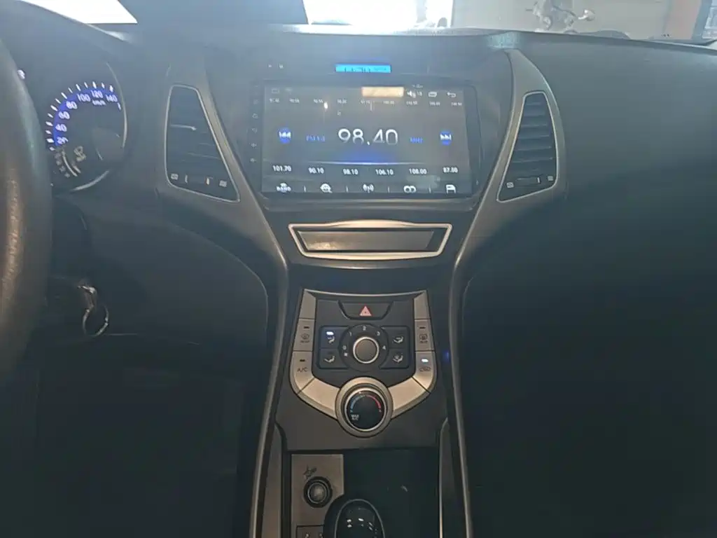 Hyundai Elantra Langdong — миниатюра 13