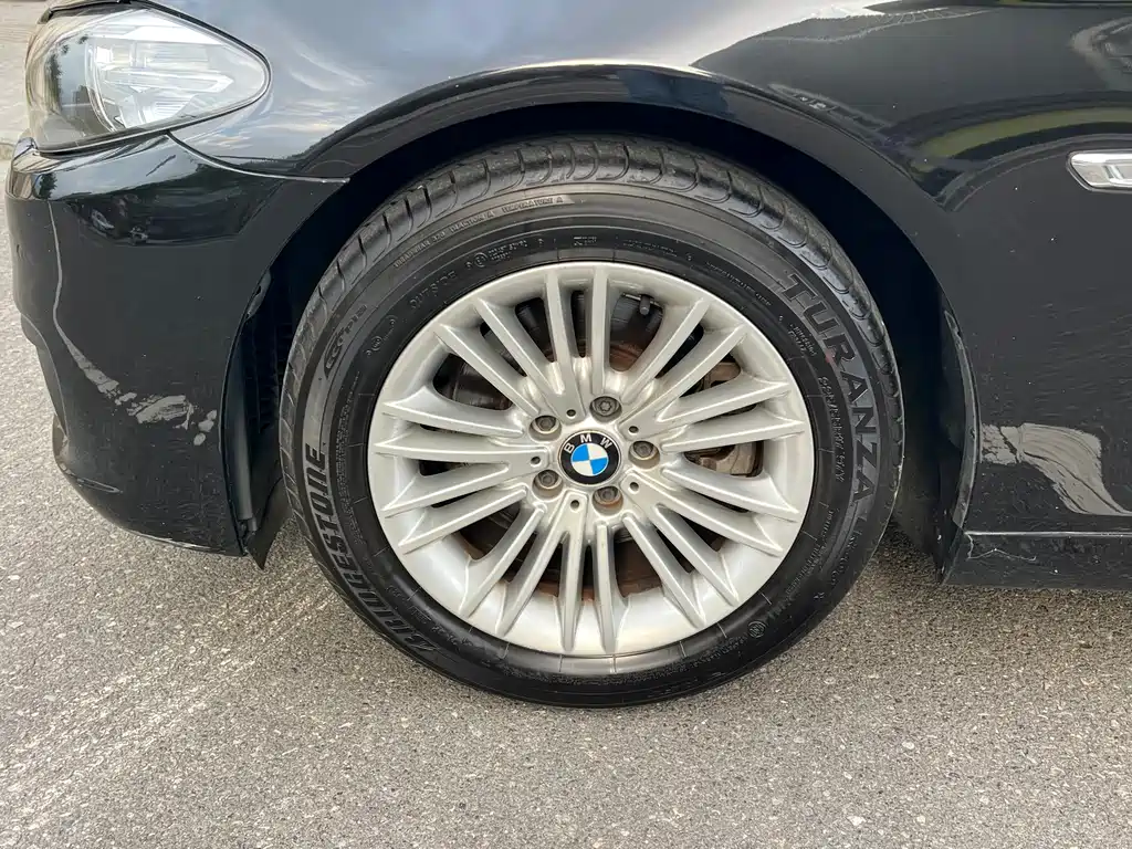 BMW 5 Series — миниатюра 13
