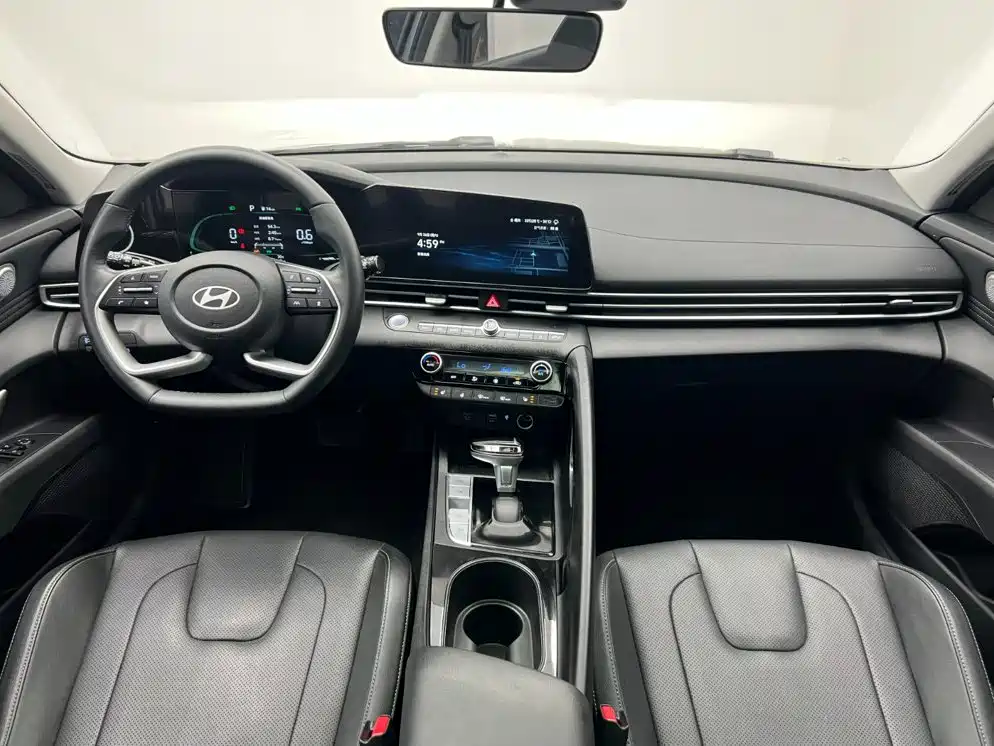 Hyundai Elantra — миниатюра 21