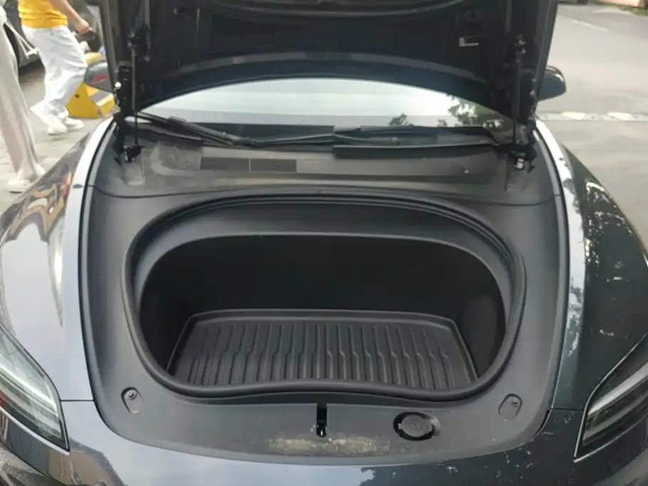 Tesla Model 3 — миниатюра 10