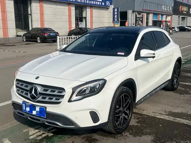 MERCEDES-BENZ GLA